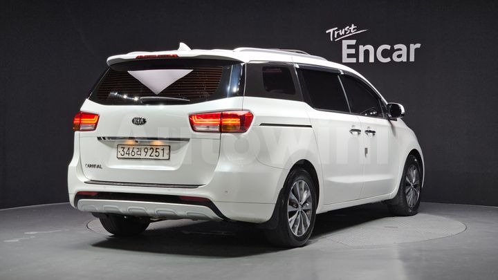 Kia Carnival 2017 — 2