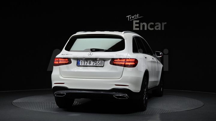 Mercedes Benz GLC Class 2017 — 4