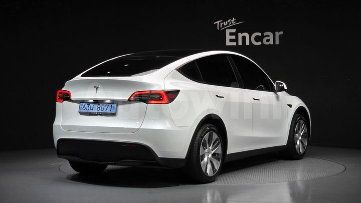 Tesla Model Y 2023 — 2