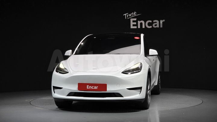 Tesla Model Y 2023 — 3