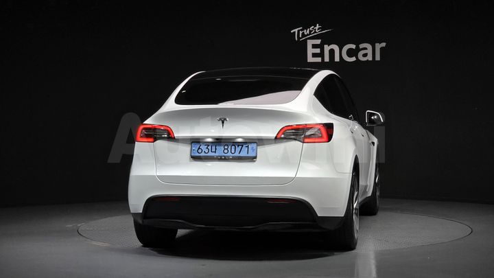 Tesla Model Y 2023 — 4