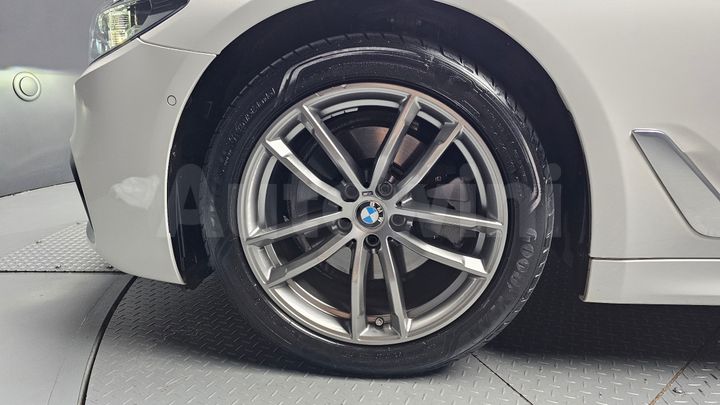 BMW 5 Series 2018 — 5