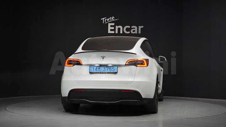 Tesla Model Y 2024 — 5