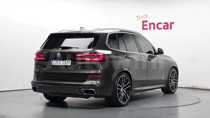 BMW X5 2023 — 2