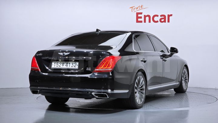 Genesis EQ900 2018 — 2