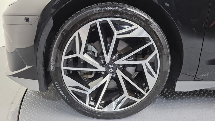 Hyundai Ioniq 2023 — 5