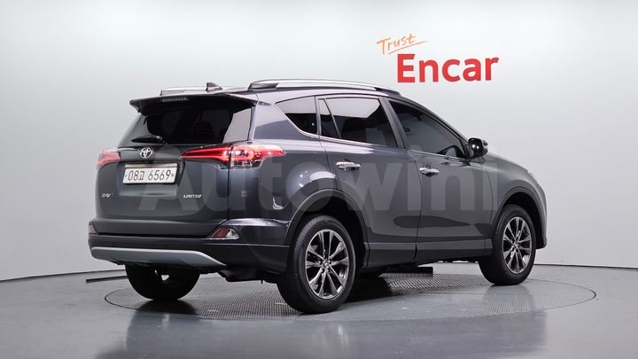 Toyota RAV4 2017 — 2
