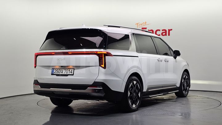 Kia Carnival 2025 — 2