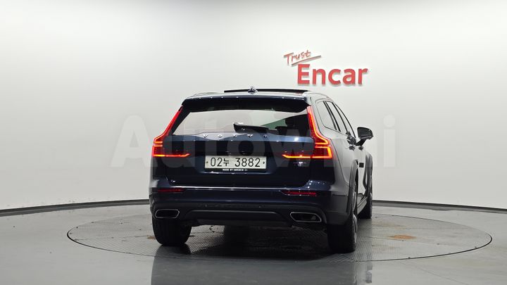 Volvo V60 2020 — 3