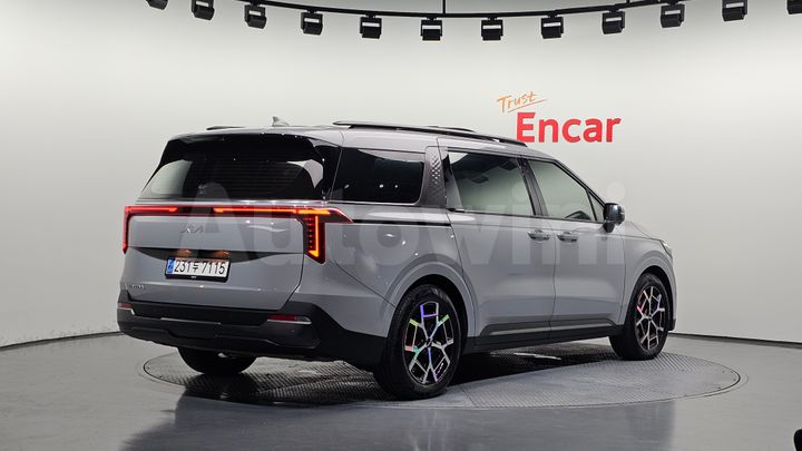 Kia Carnival 2025 — 2