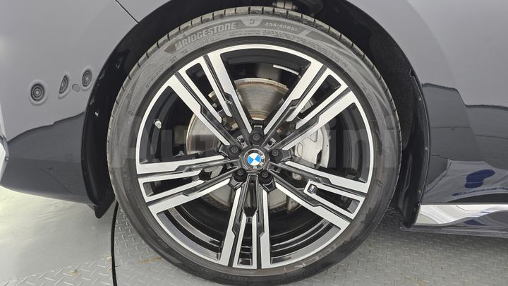BMW i7 2025 — 5