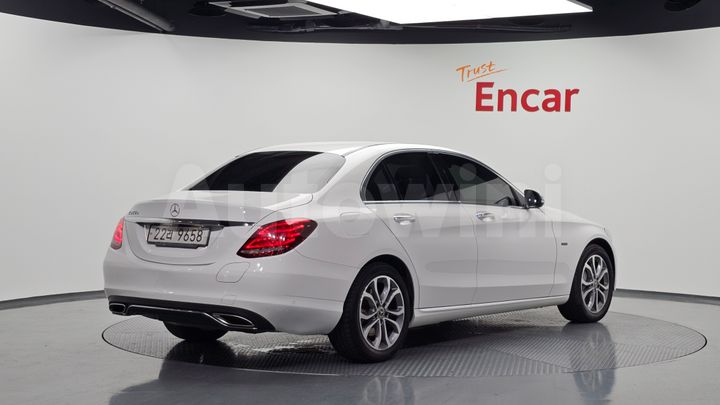 Mercedes Benz C Class 2018 — 2