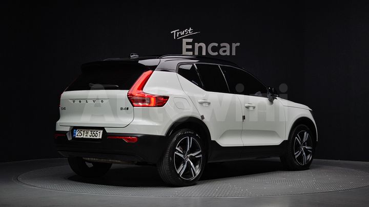 Volvo XC40 2021 — 2