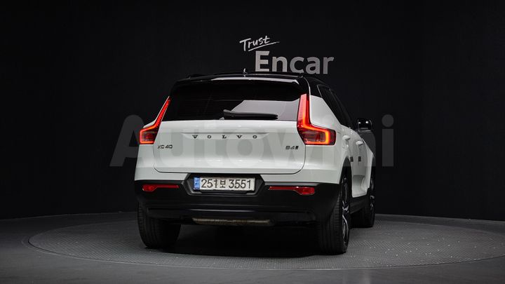Volvo XC40 2021 — 4