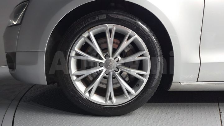Audi A8 2011 — 5