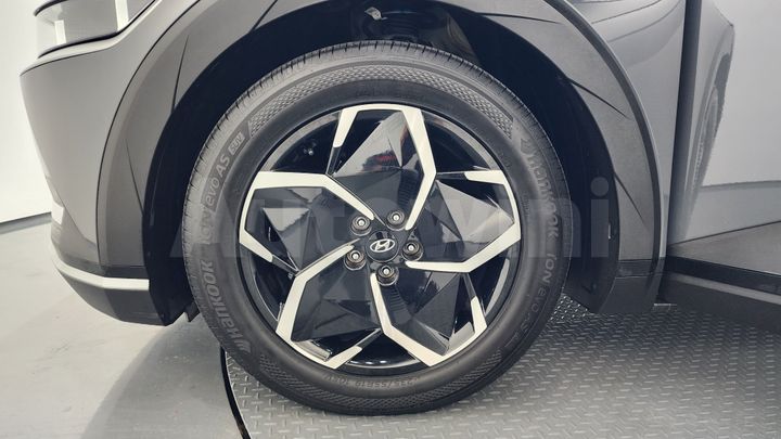 Hyundai Ioniq5 2023 — 5
