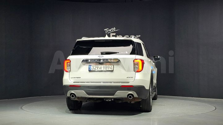 Ford Explorer 2021 — 4