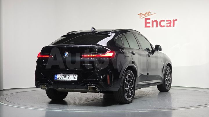 BMW X4 2023 — 2