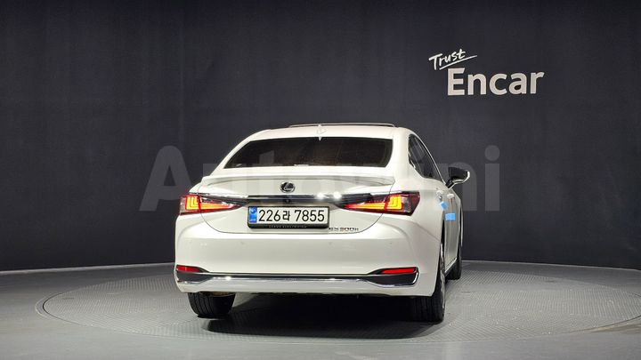 Lexus ES 2026 — 4