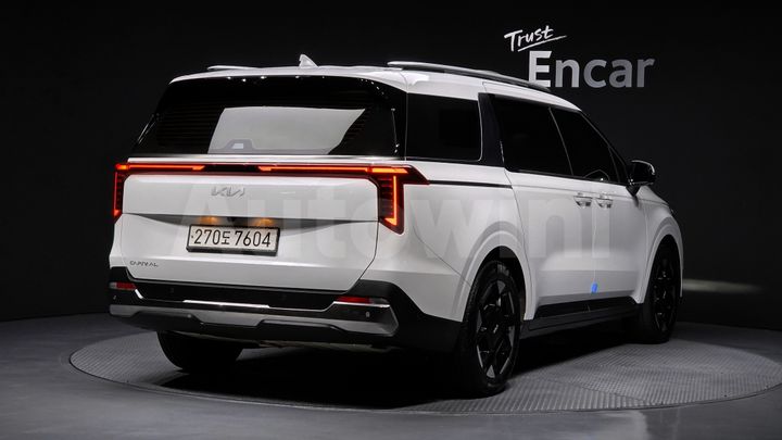 Kia Carnival 2025 — 2