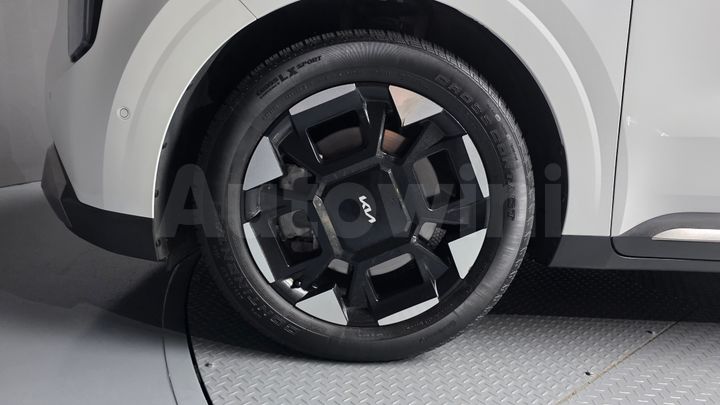 Kia Carnival 2025 — 5