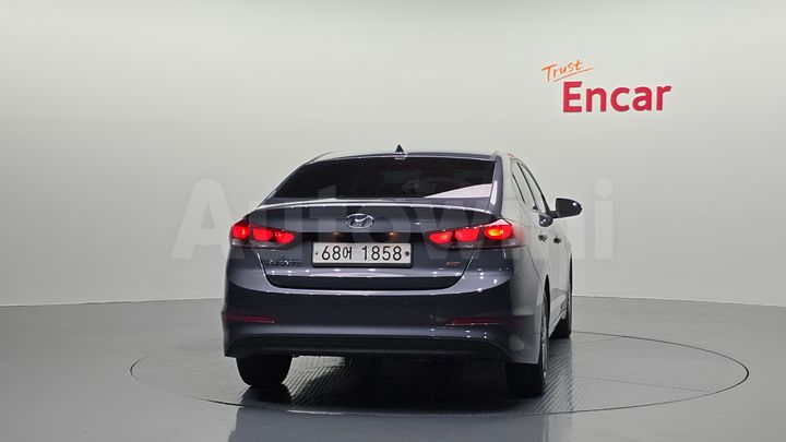Hyundai Avante 2017 — 4