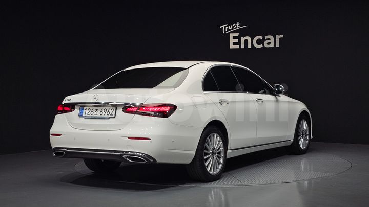 Mercedes-Benz E Class 2023 — 2
