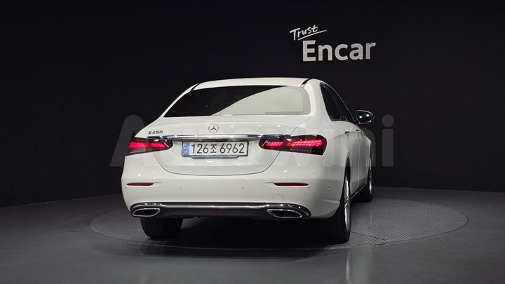 Mercedes-Benz E Class 2023 — 4