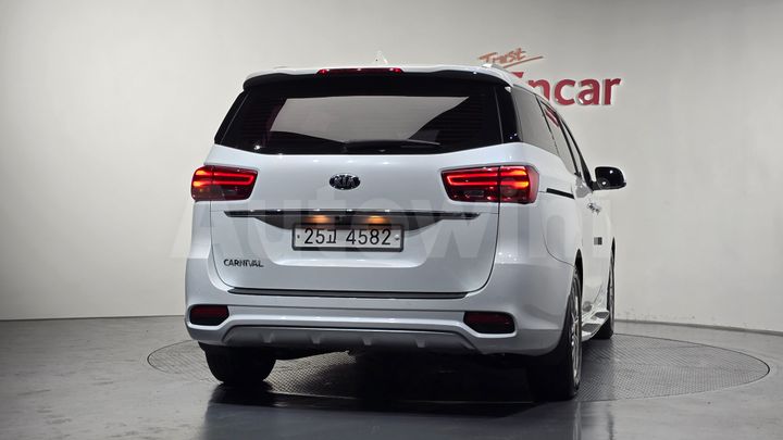 Kia Carnival 2019 — 4