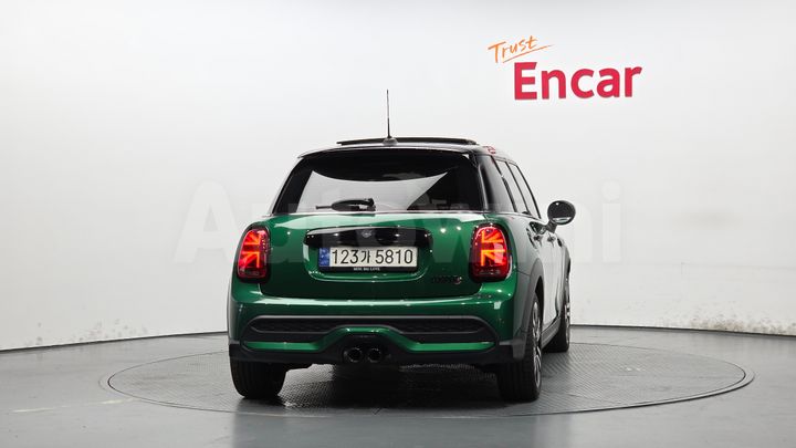 Mini Cooper 2024 — 3