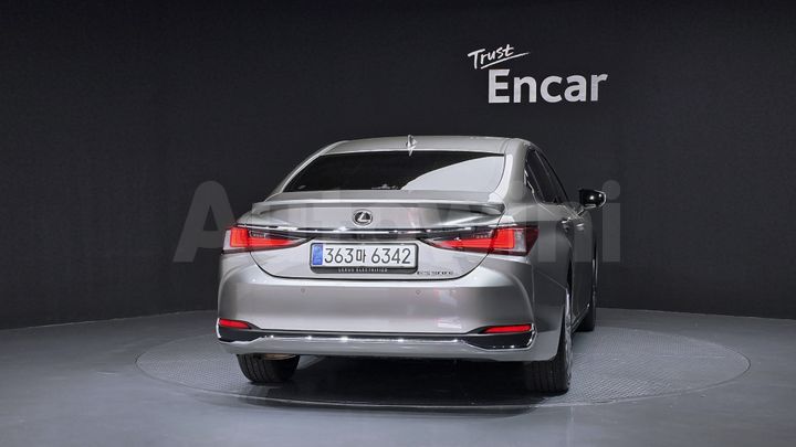 Lexus ES 2026 — 4