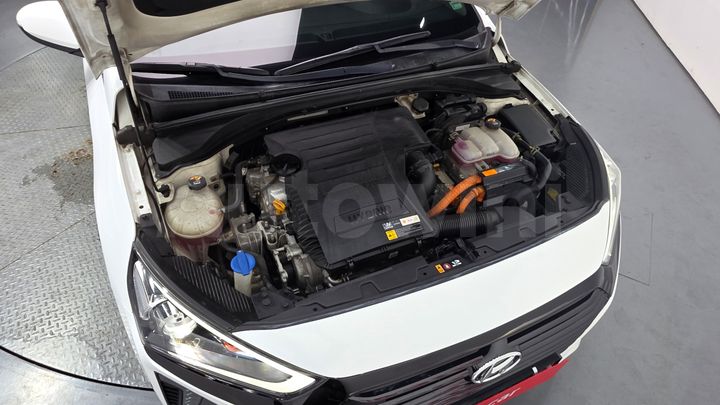 Hyundai Ioniq 2016 — 5