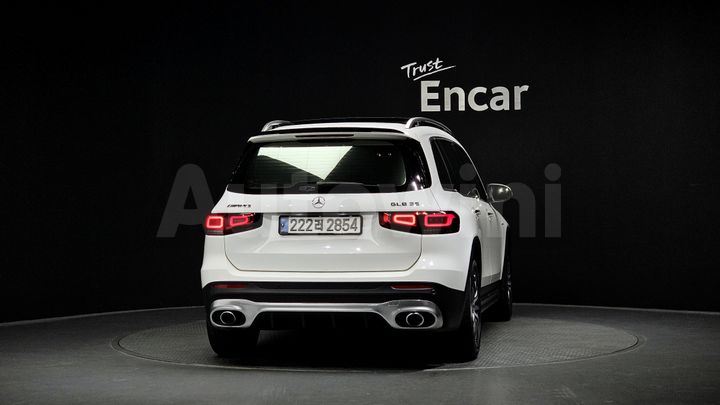 Mercedes Benz GLB Class 2023 — 4