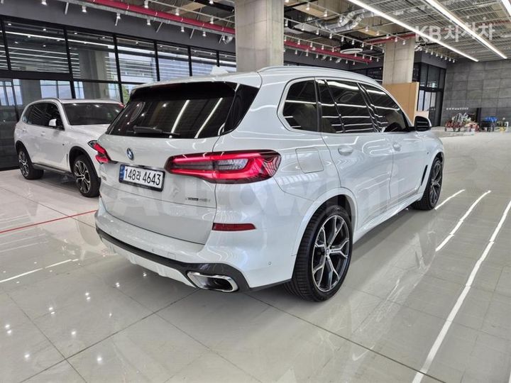BMW X5 2023 WBACR6108P9R74624 — 2