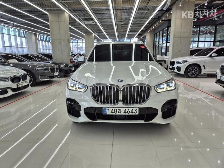 BMW X5 2023 WBACR6108P9R74624 — 3