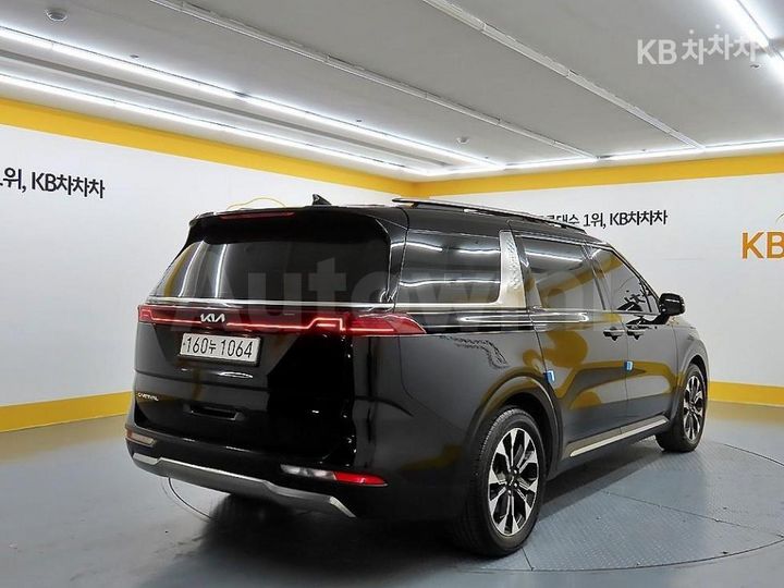 Kia Carnival 2022 KNANC81BBNS185059 — 4