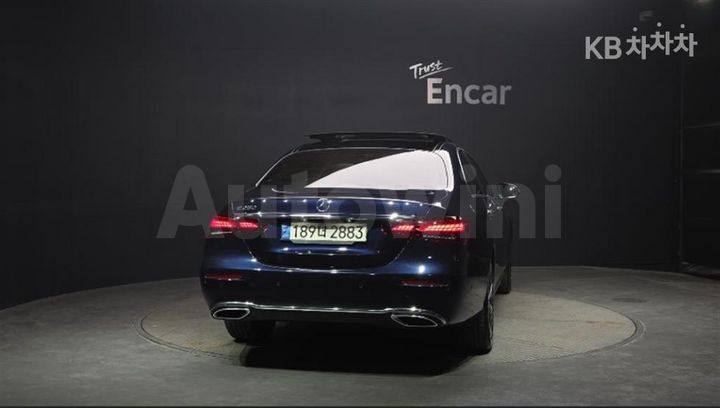 Mercedes-Benz E Class 2022 — 4