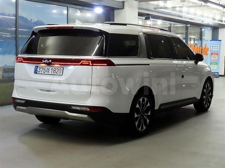 Kia Carnival 2023 KNANE81BBPS195083 — 4