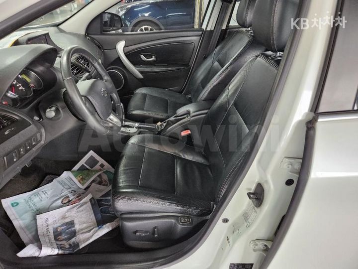 Renault SM3 2012 KNMC4C2HMCP116001 — 5