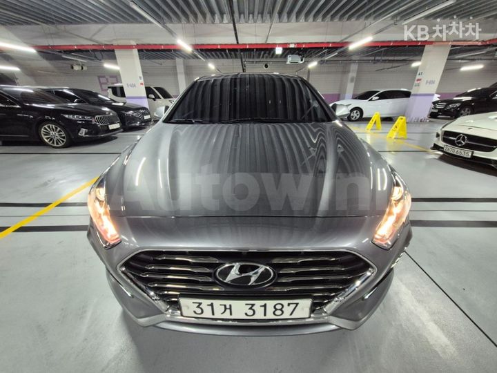 Hyundai Sonata 2018 KMHE241CBJA382514 — 2