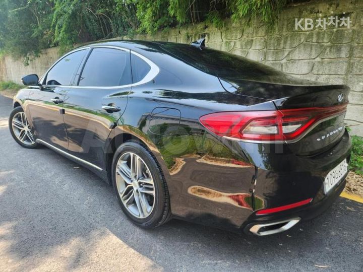 Hyundai Grandeur 2017 KMHF241EBHA043727 — 4