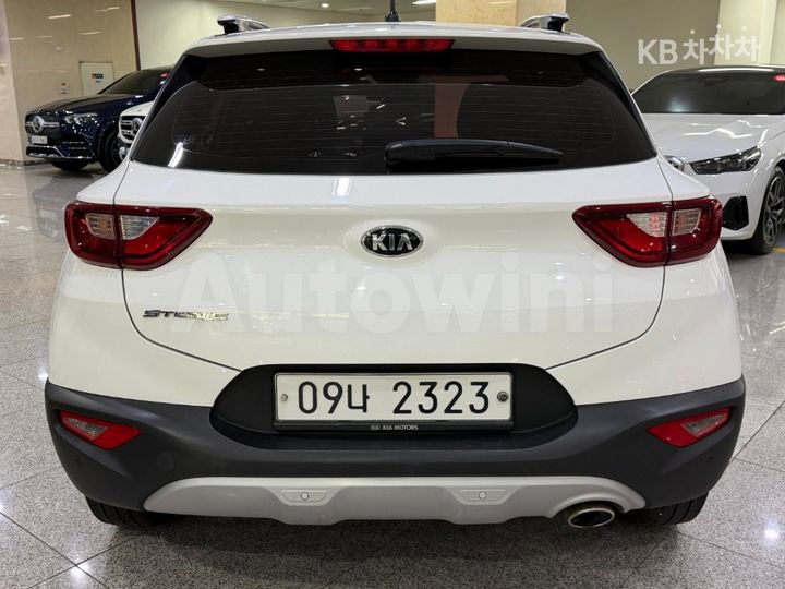 Kia Stonic 2018 KNADB815GJS202051 — 4