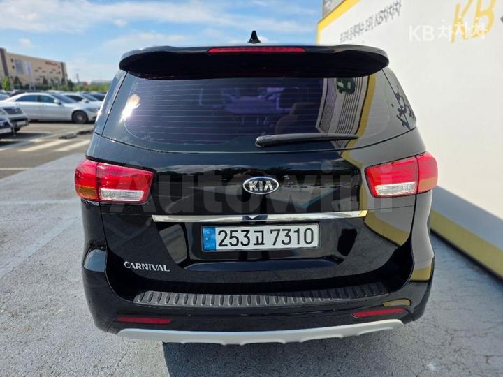 Kia Carnival 2015 — 3