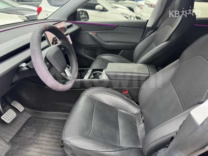 Tesla Model Y 2025 — 5