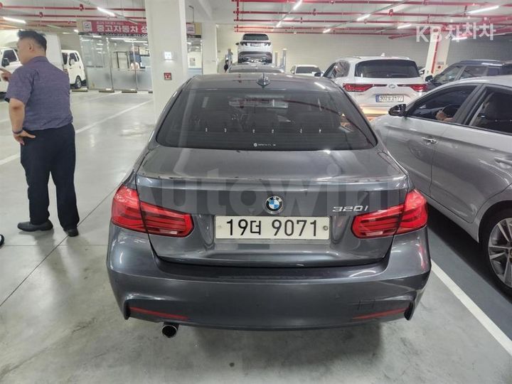 BMW 3 Series 2017 WBA8A9101HK883056 — 3