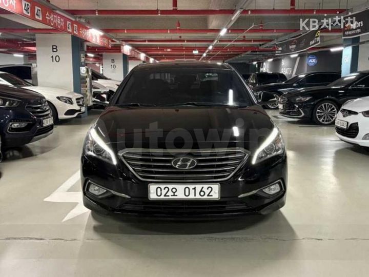 Hyundai Sonata 2017 KMHE341CBHA293590 — 2