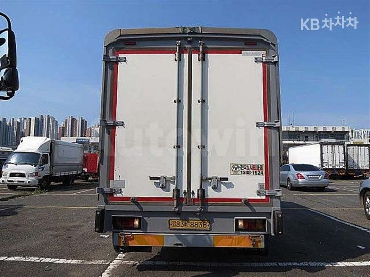 Isuzu Elf 2018 — 3