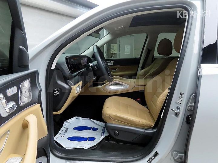Mercedes Benz GLE Class 2024 — 5