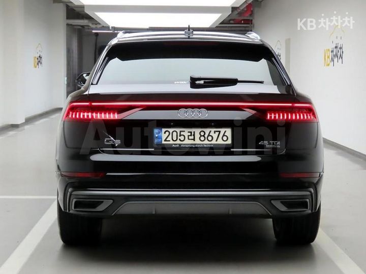 Audi Q8 2022 WAUZZZF16ND000468 — 3