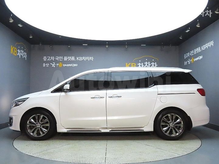 Kia Carnival 2017 KNAME81ABHS333886 — 5